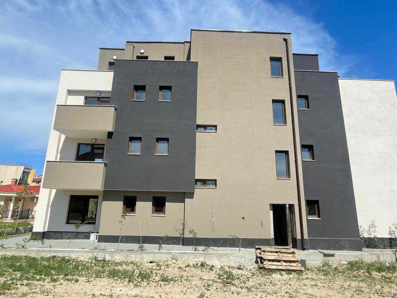 Продава се Двустаен апартамент в с. Равда, Област Бургас - 73 кв.м за 1247 €/кв.м - Снимка #2