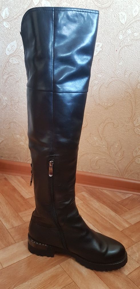 Продам Женские сапоги