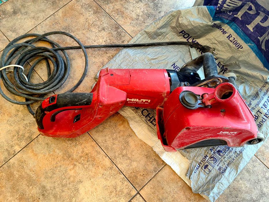 Машина за изрязване на канали  HiLti DCH 180-SL