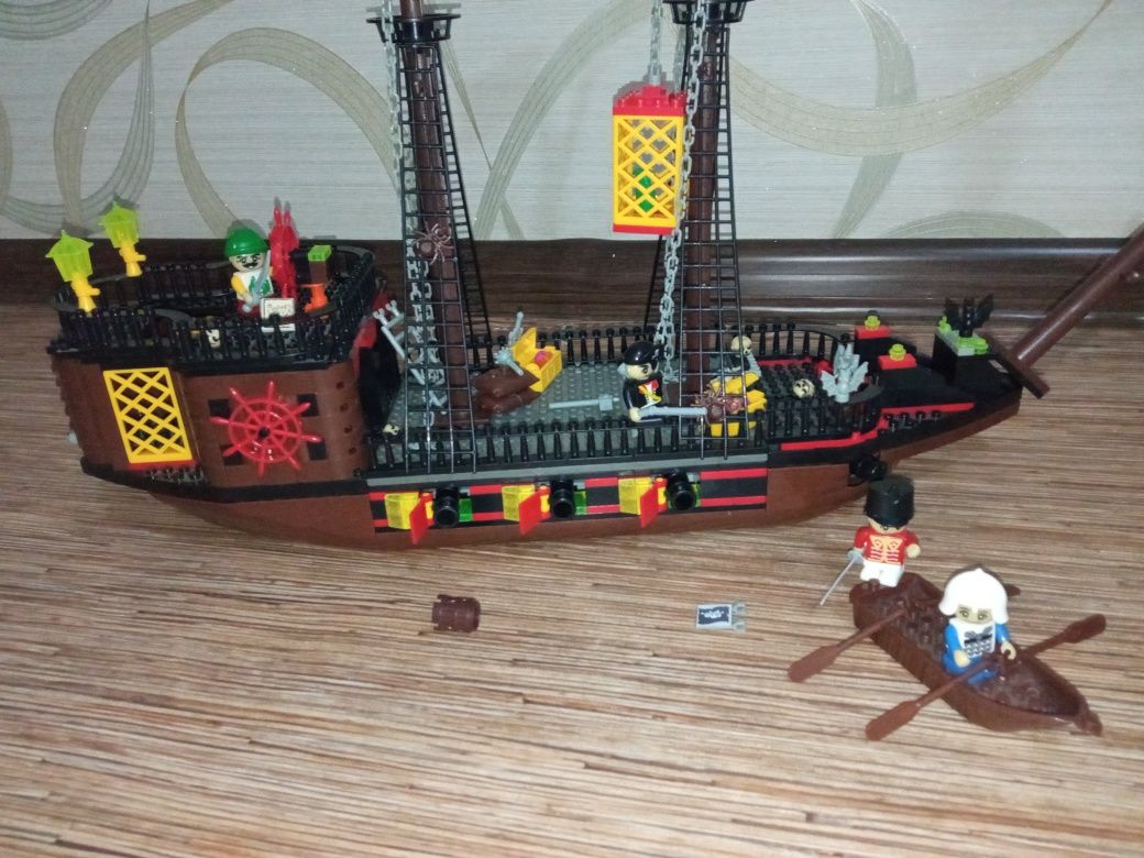 Лего конструктор Пиратский корабль