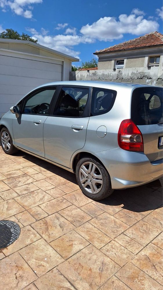 Honda Jazz,бензин,автоматик + 4бр. зимни гуми с джанти