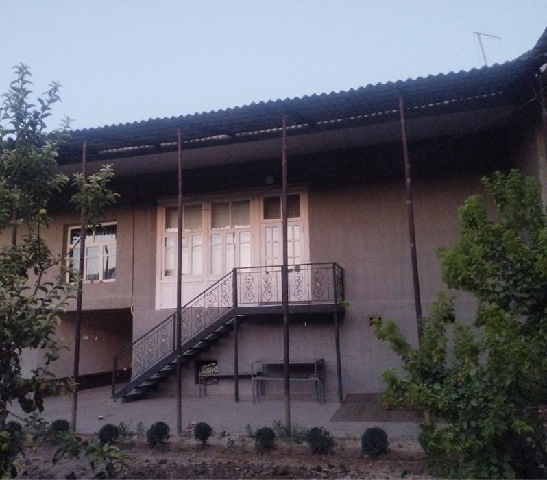 Avliyo Ota maxallasida 4 xonali xovli sotiladi.