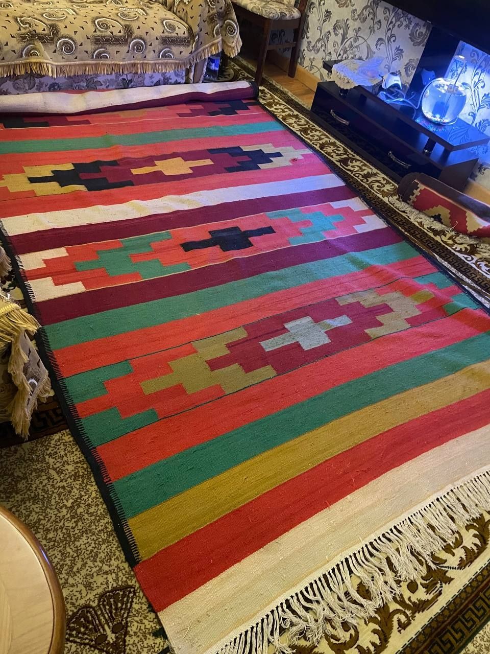 Продается антиквариатный ковёр ручной вязки из верблюжьей шерсти