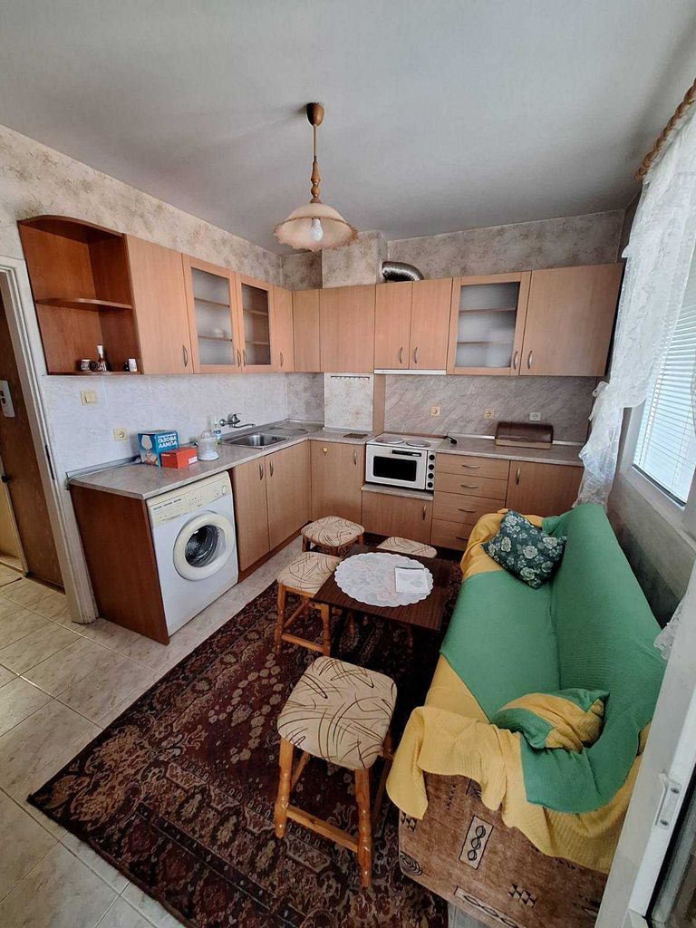 Продава се Тристаен апартамент в Русе, Родина 3 - 87 кв.м за 1035 €/кв.м - Снимка #10
