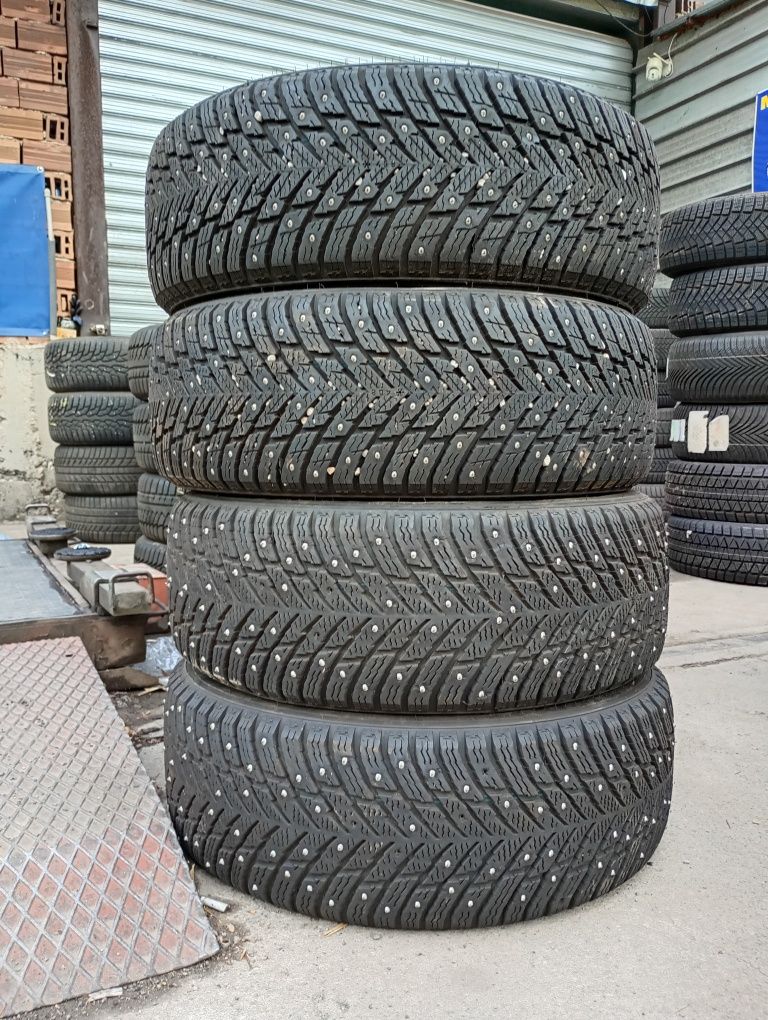 215/60/16 Nokian с шипове 4бр 2023