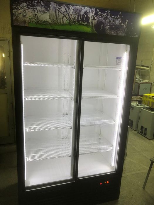 Продам б/у холодильную ветрину