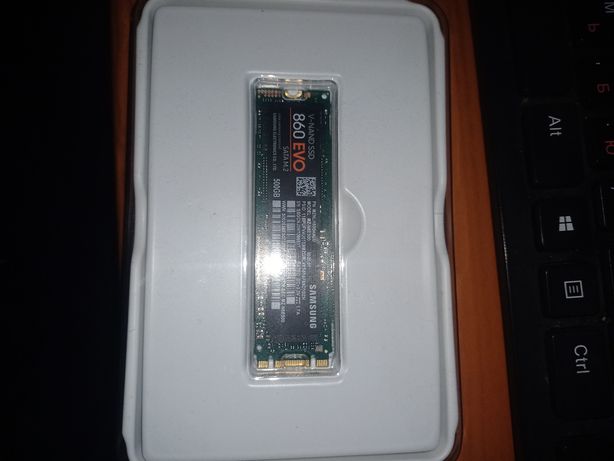 SSD диск на 500 ГБ