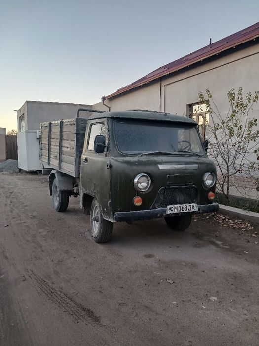 UAZ avtomobili sotiladi