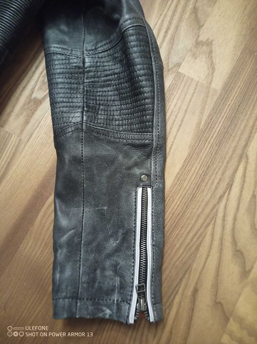 Продавам кожено яке.