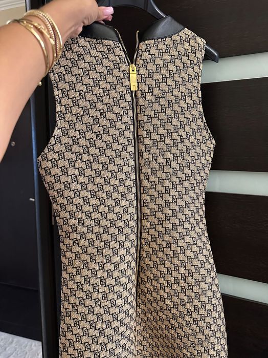 Vand rochie elisabetta franchi