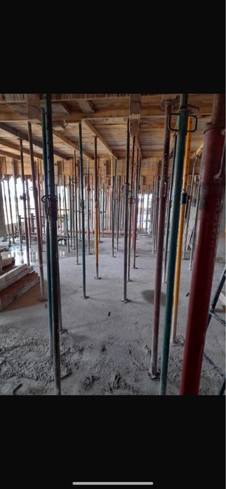 Inchiriez popi metalici reglabili