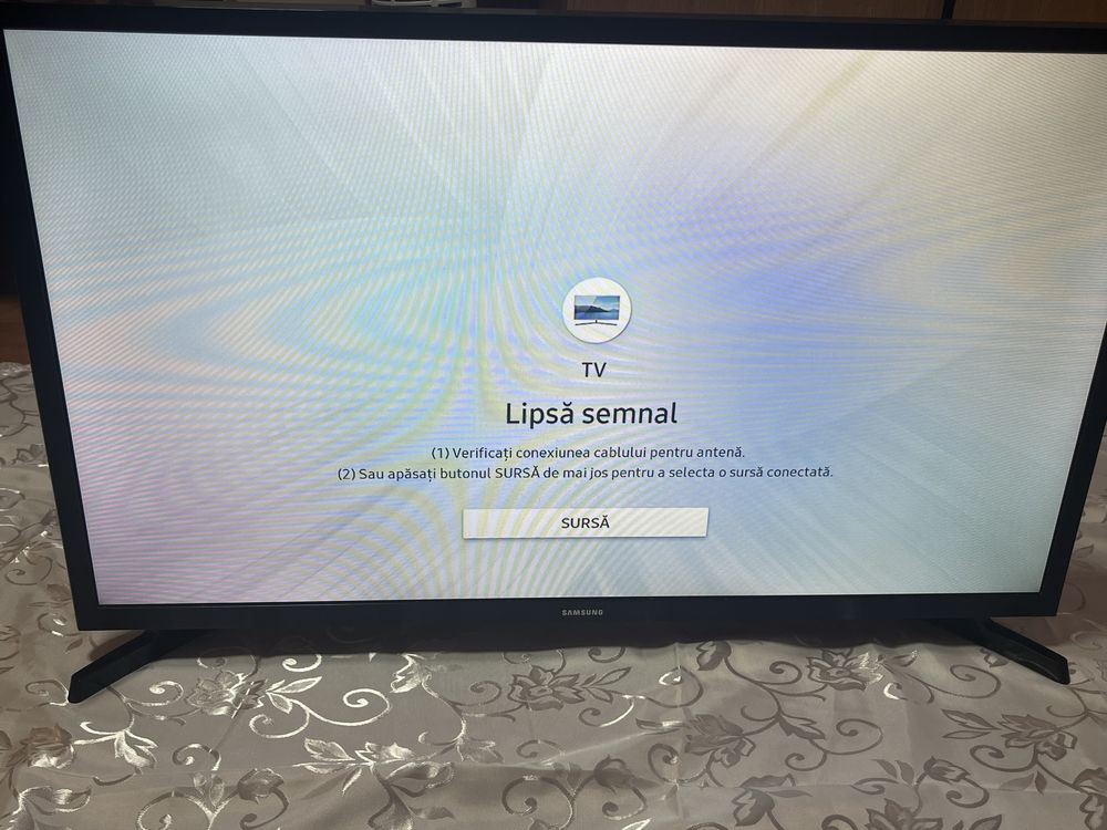 Televizor LED Smart Samsung 80 cm, HD, cu telecomandă originală