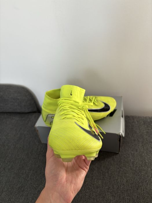 Ghete de fotbal nike mercurial