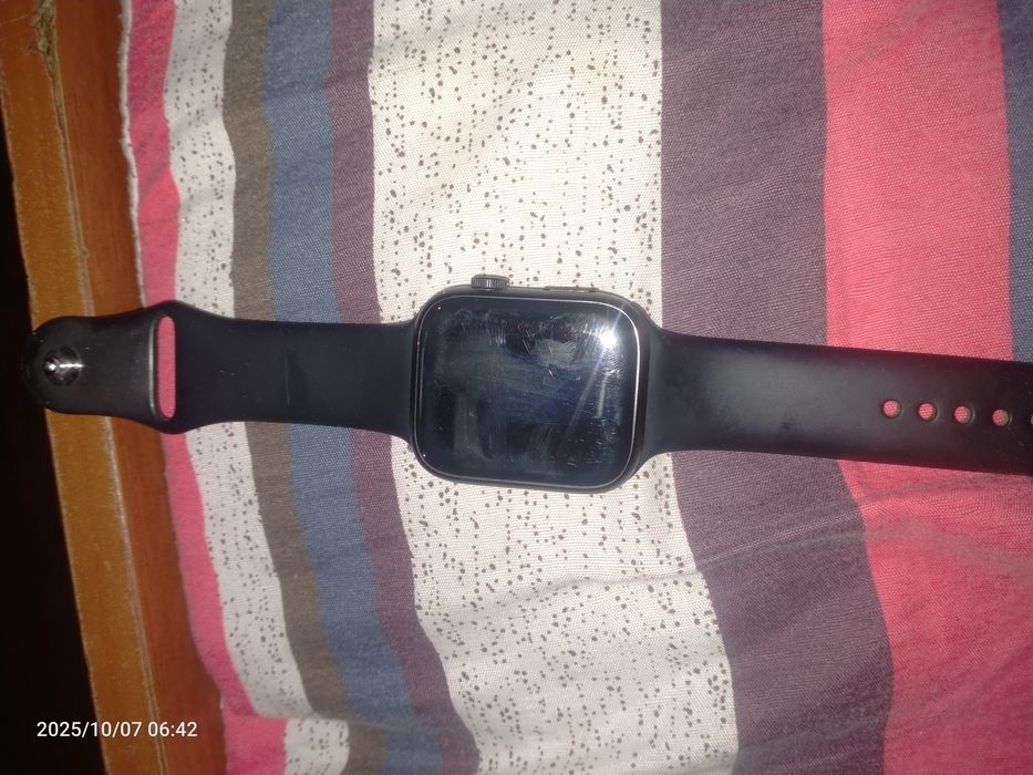 Чорные часы сенсорные