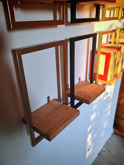 Rafturi suspendate din lemn și metal – design industrial by Wall Tale