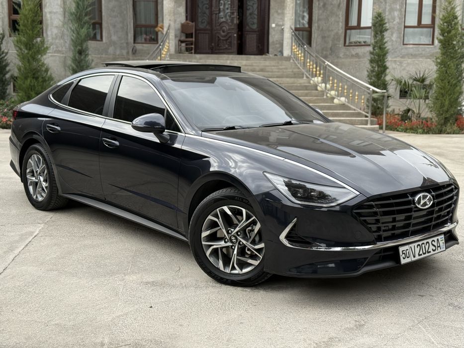 Hyundai sonata.