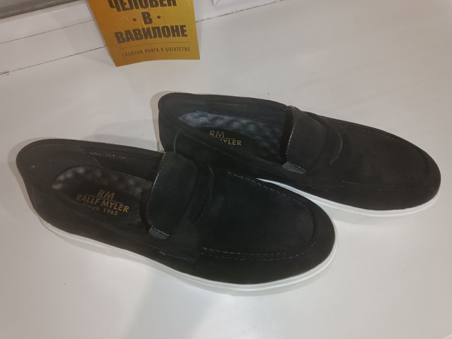 Продам новые кроссы