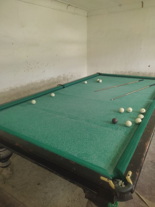 Bilyart sto'li sotiladi