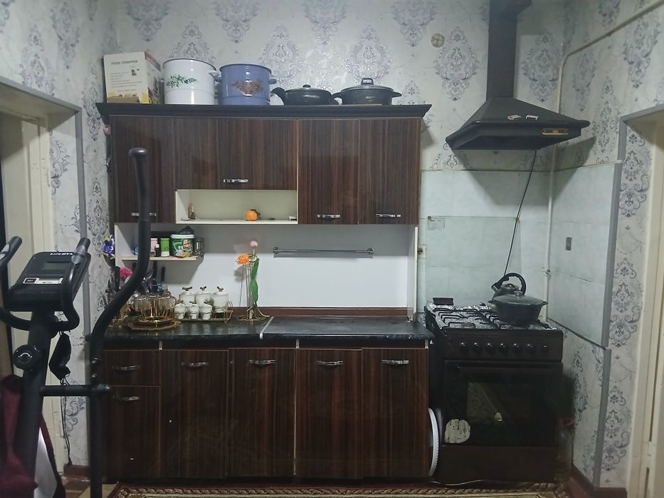 Gaz plita va kuxnigarnitur sotiladiii