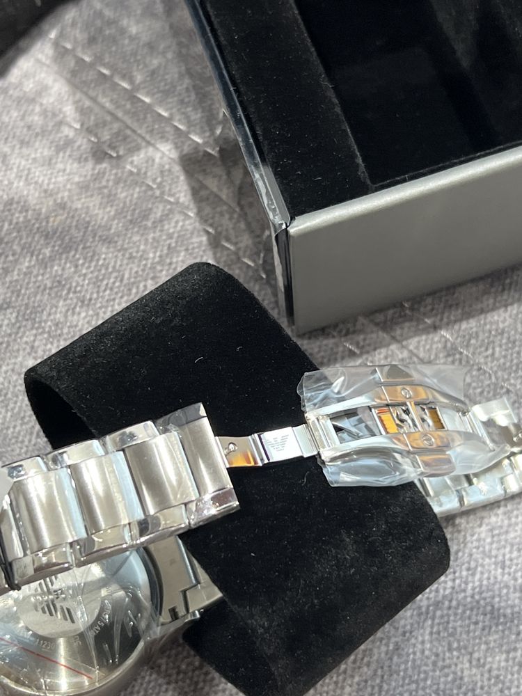 Мъжки часовкик Emporio Armani Часовник AR2434 Сребрист, Чисто нов