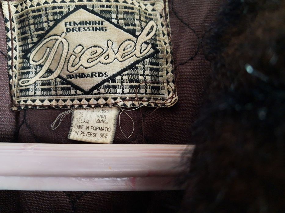 Тъмно кафяво палто с косъм