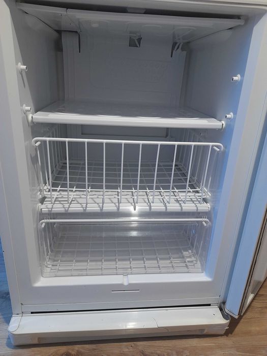 Хладилник с фризер