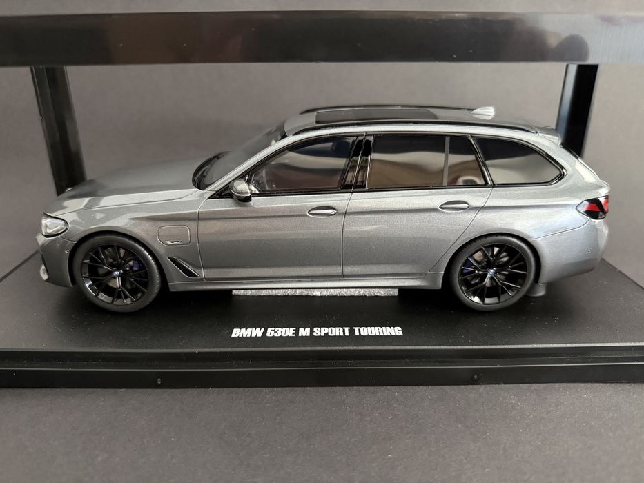Macheta BMW 530E M Sport Touring 1/18 GT Spirit