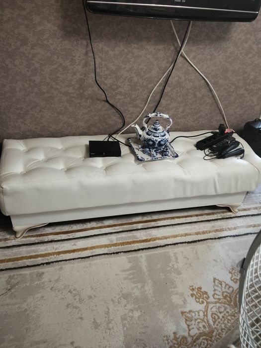 Продам пуфик , белый. 20 тыс