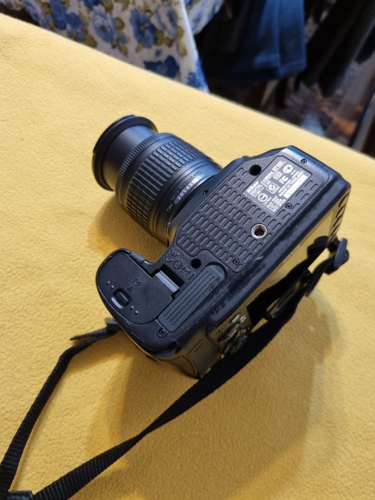 Nikon D7100 cu obiectiv 18-55,încărcător,acumulator