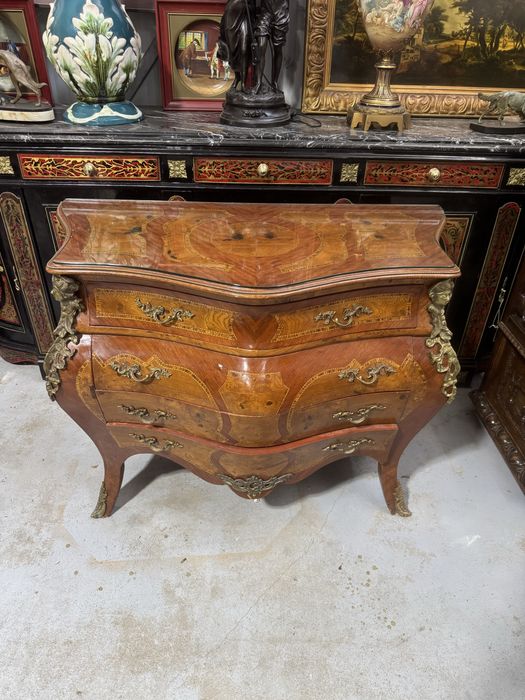 Comoda stil Ludovic XV, marchetarie fina si aplicatii bronz