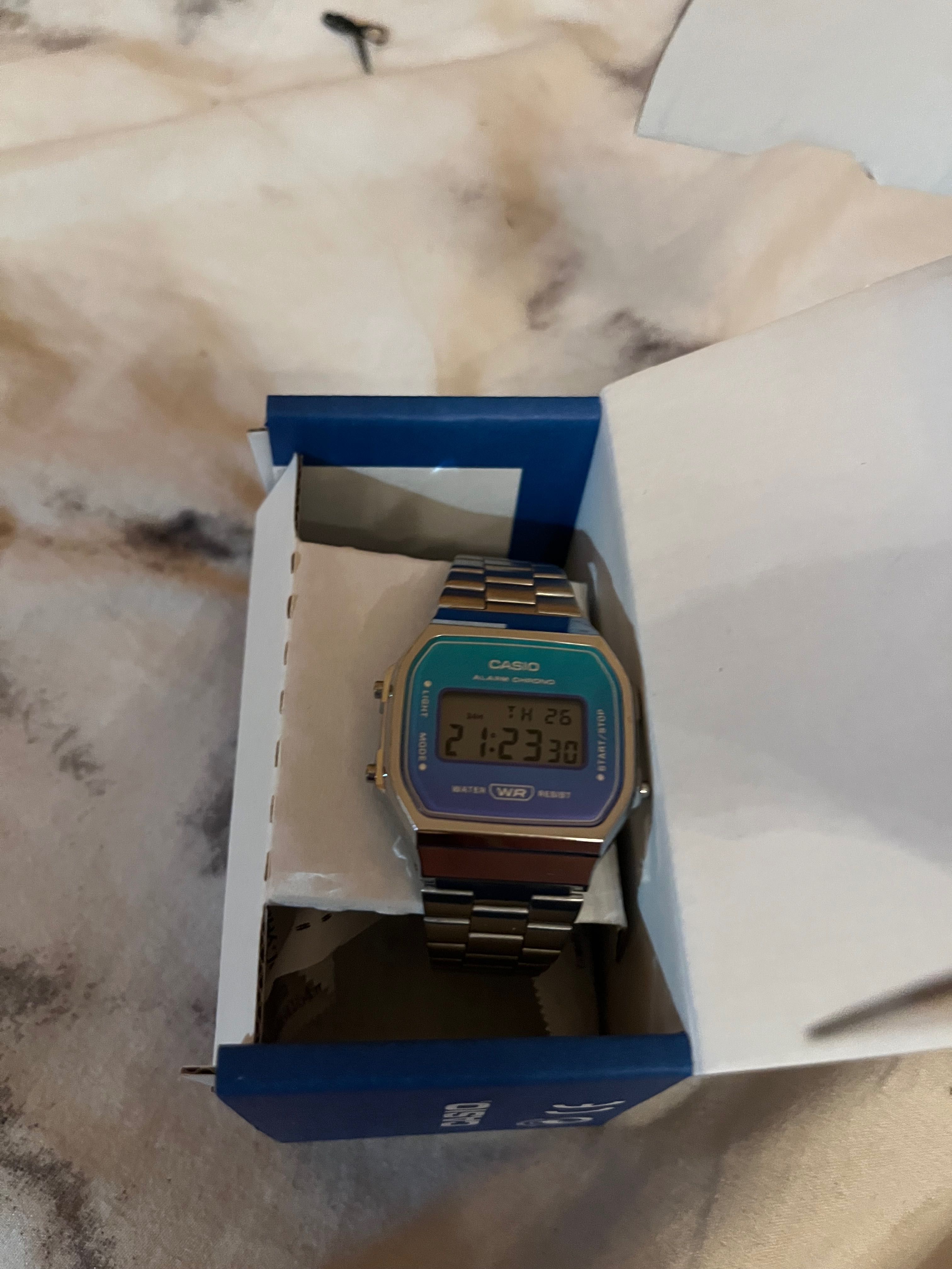 Нов унисекс часовник Casio