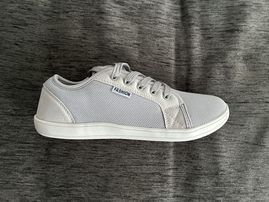 Чисто нови леки и свежи обувки за топло време