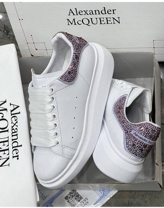 New Alexander Mc Queen 

39,39,40

250 lei
Certificat și săculeț