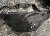 Оригинална чантичка Nike !