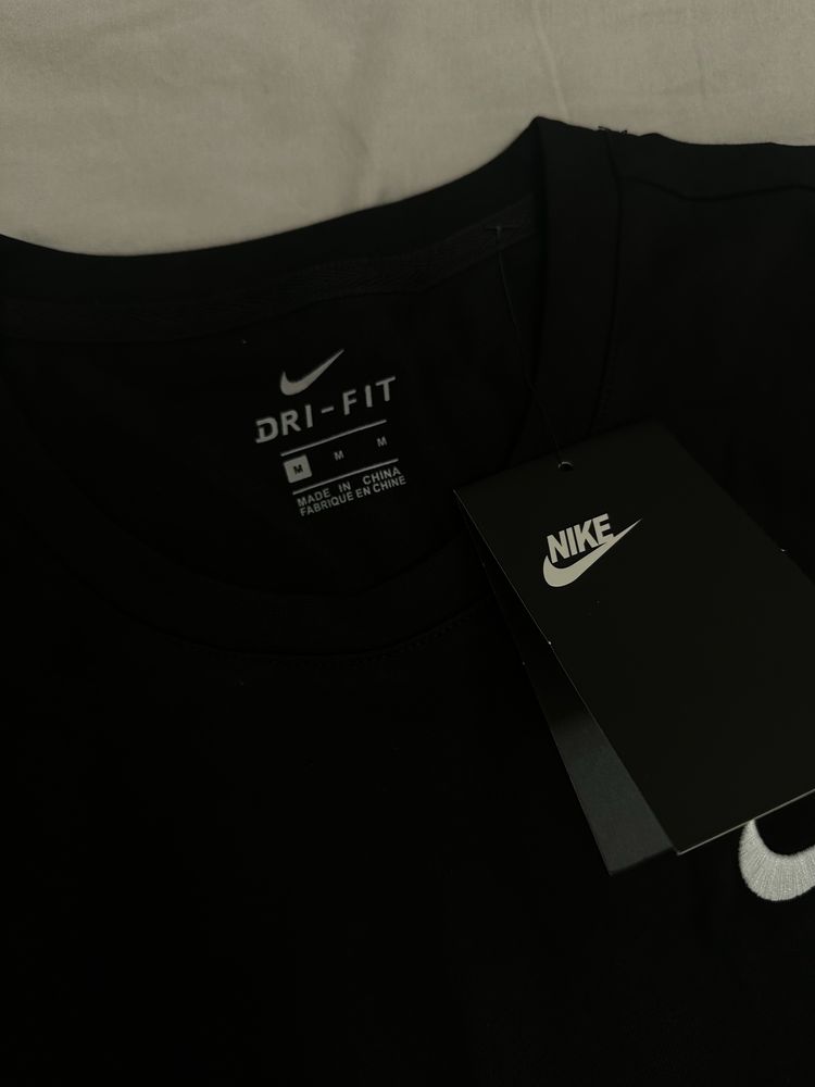Tricou Nike “Dri-Fit”