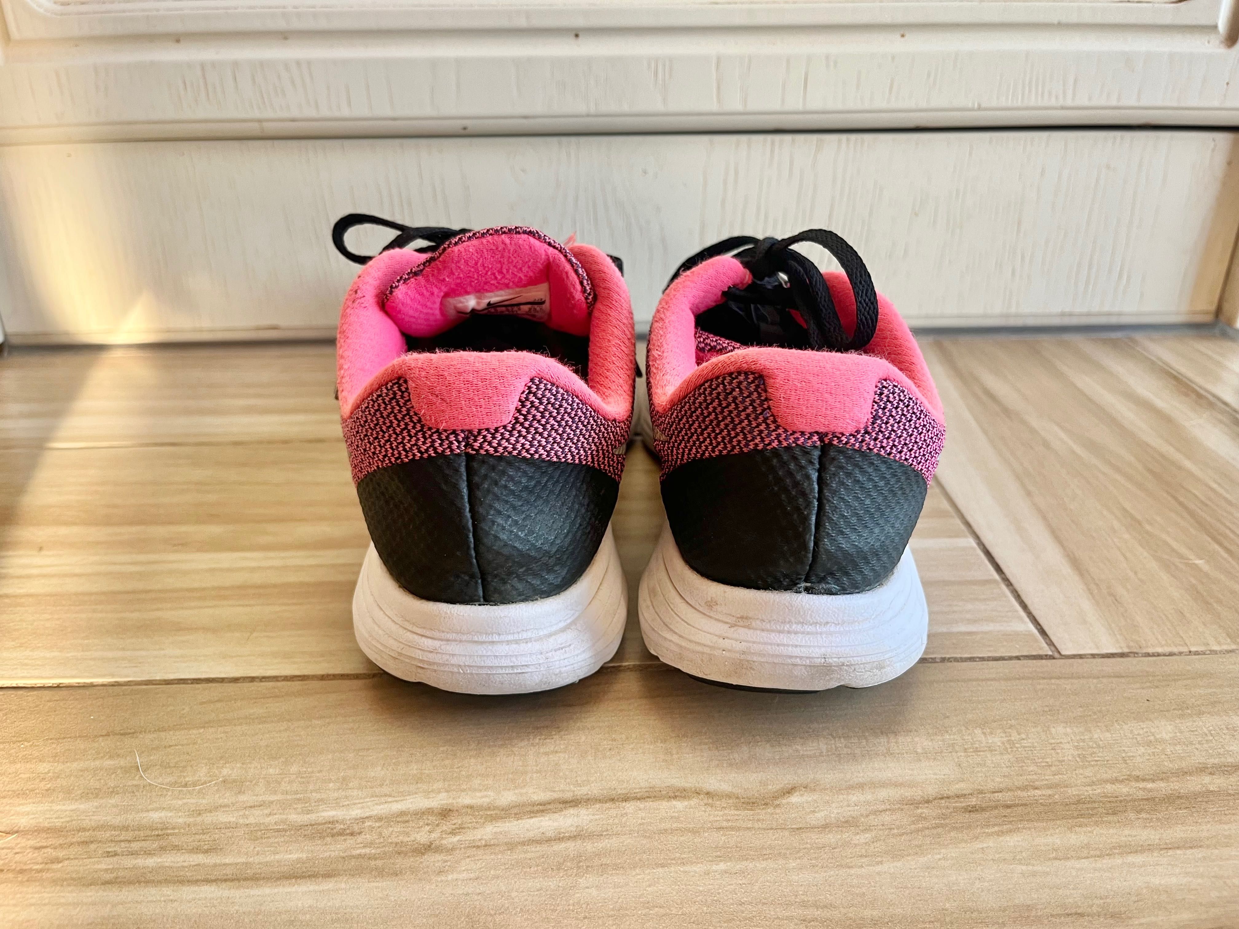 Дамски маратонки Nike
