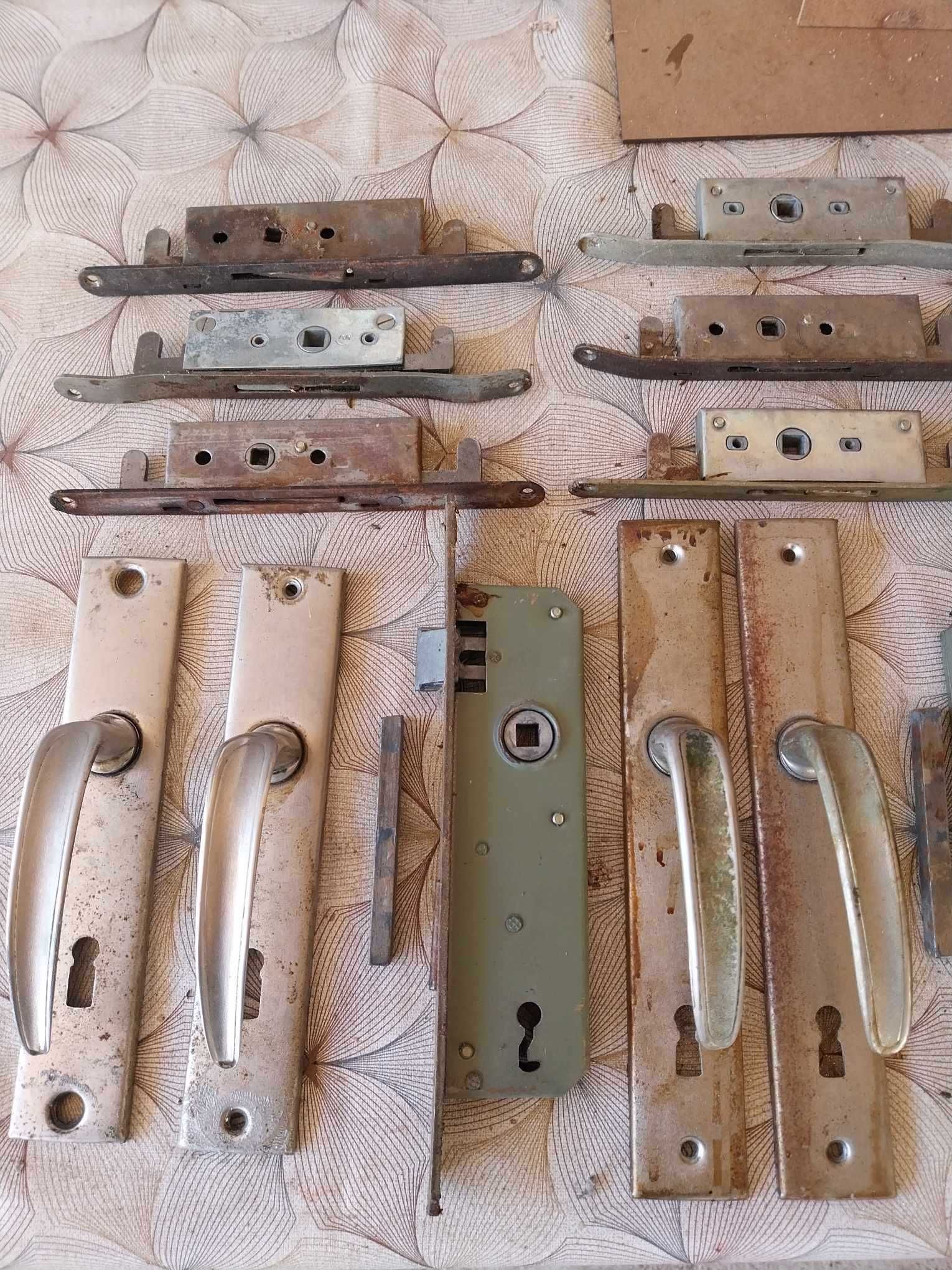 Ретро брави и дръжки за прозорци