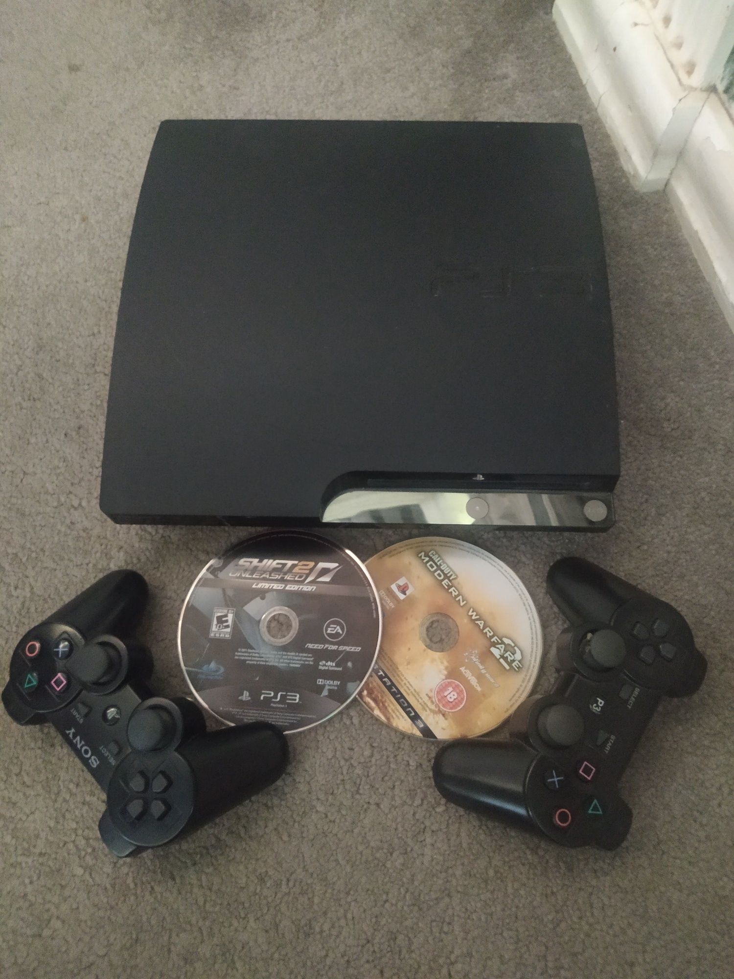 Ps3 yaxshi holatda srochni sotlad