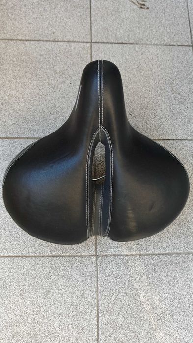 Продавам амортисьорно колче за седалка Ф30.6 и седалка неупотребявани