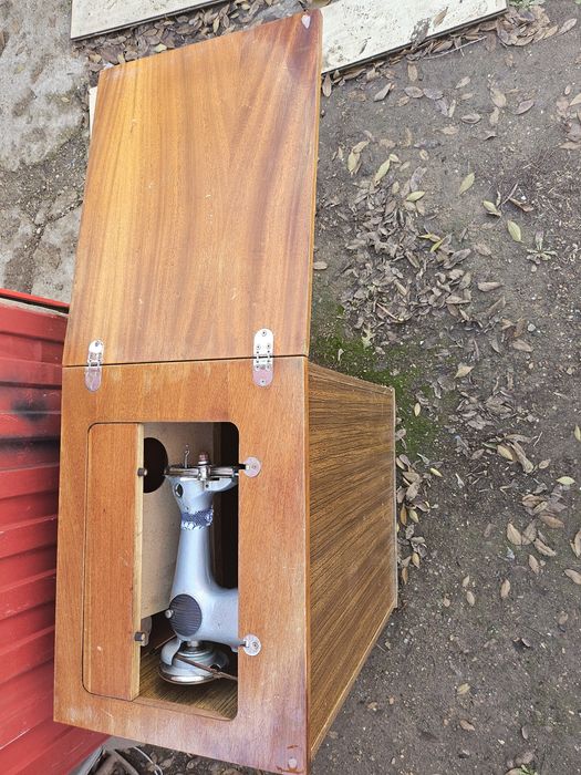 Продам швейную машинку советскую