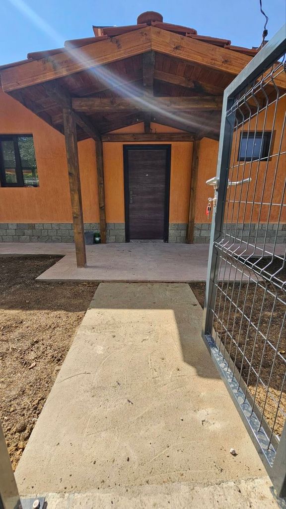 Продава се Къща в Перник, Изток - 140 кв.м за 1929 €/кв.м - Снимка #1