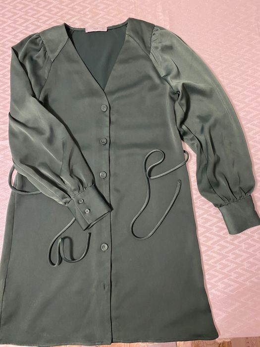 Платье вечернее в темно зеленом цвете,длина 85 см,одевалось 1 раз