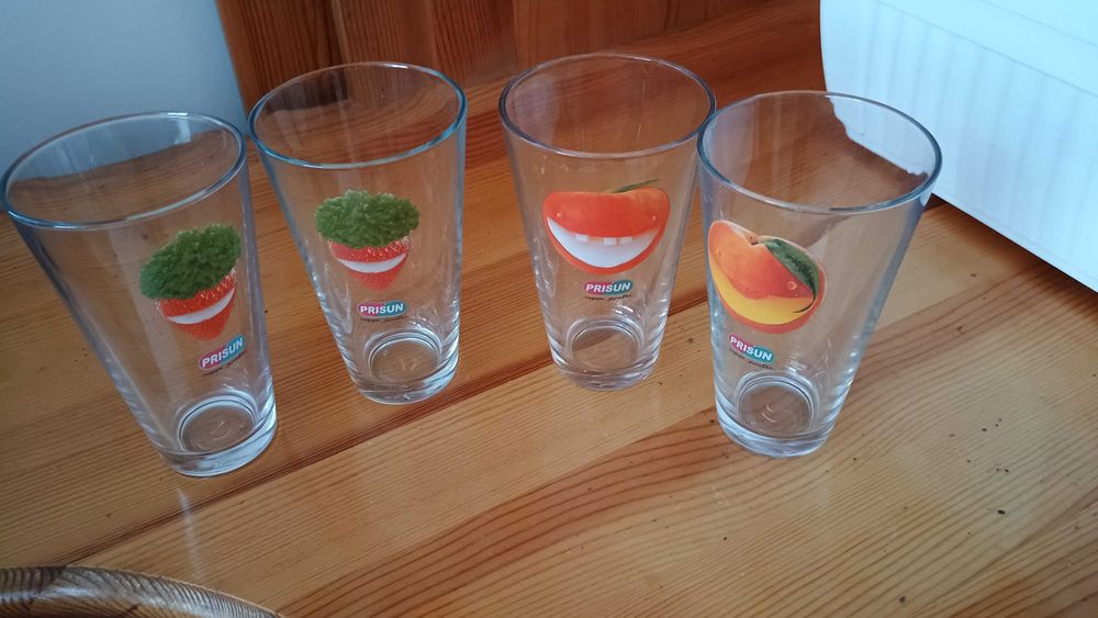 Комплект 4бр.нови чаши.Цена 10лв .