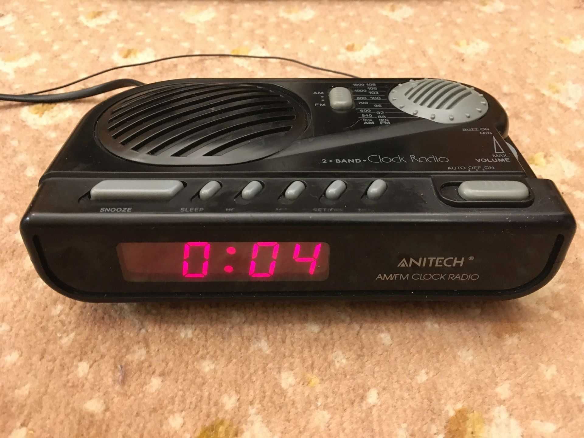 Radio cu ceas digital si alarma