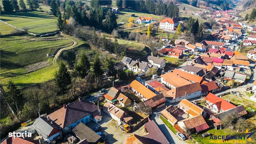 Resedinta traditionala saseasca restaurata, situata in inima localitat