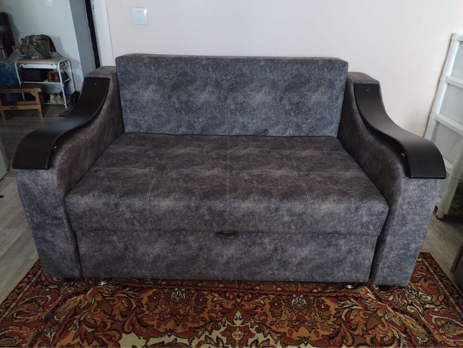 Диван или тахта в хорошем состоянии