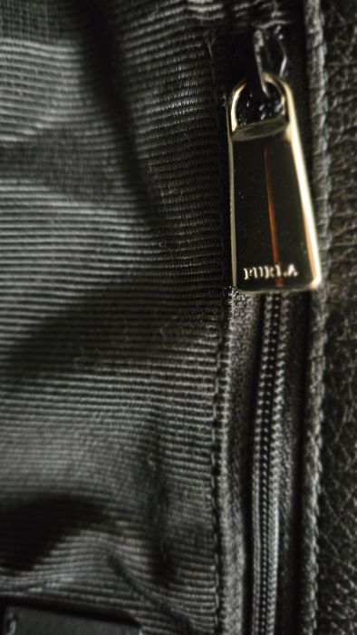 Furla Alba черна телешка кожа