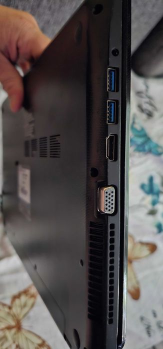 laptop Toshiba satellite i3 gen 4