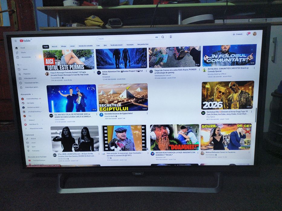 Smart TV LED 4K ultrasubţire
cu Ambilight pe 2 laturi
126 cm (50")
Tel