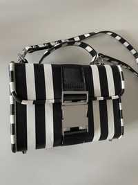 Нова чанта Zara на черно-бели райета